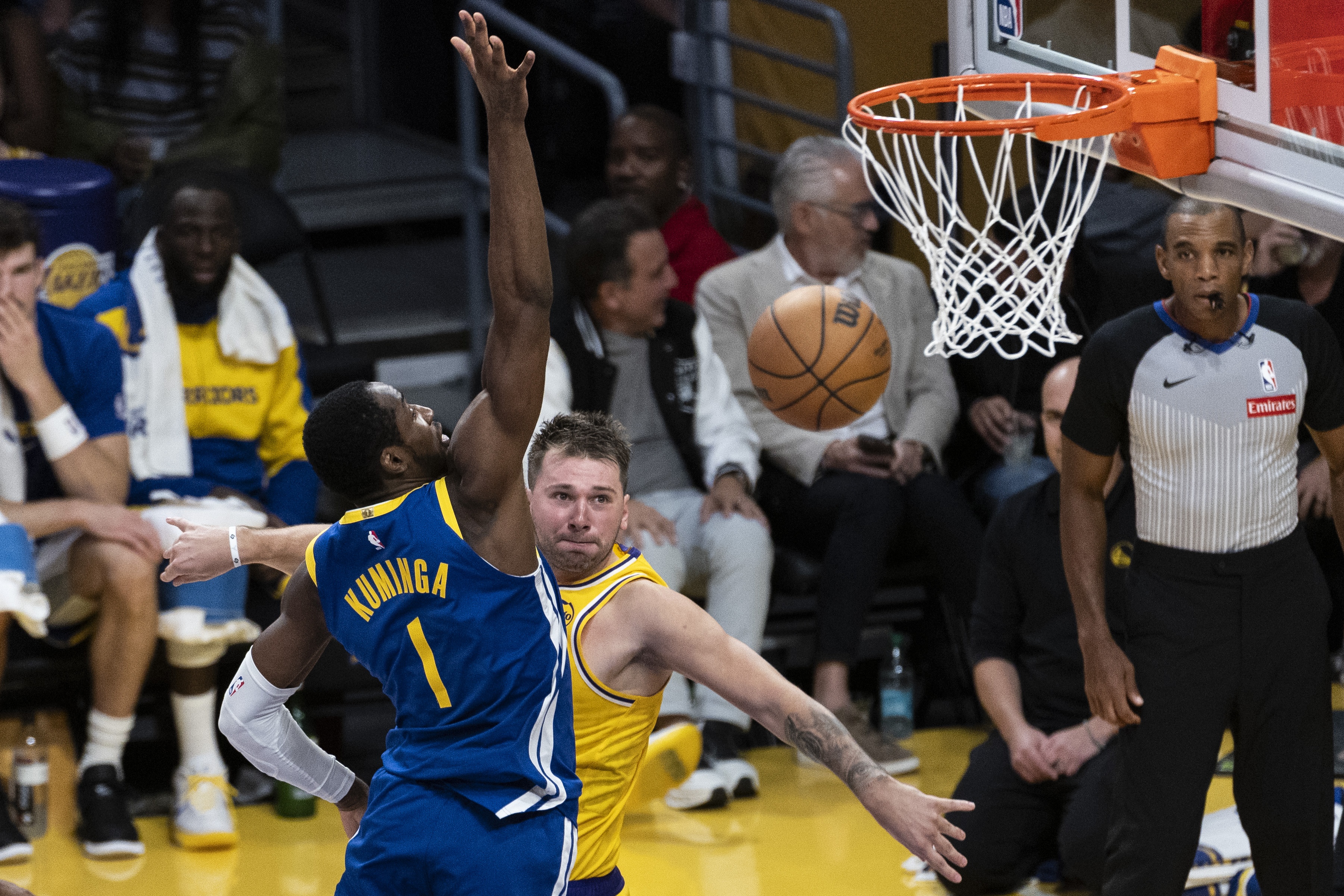 世俱杯官方-逢低买入库明加？湖人筹码不符合勇士需求 交易需要拉入第三方